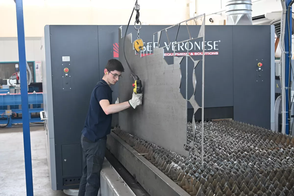 Lavorazione di taglio laser lamiere 1 — officina LY-CO